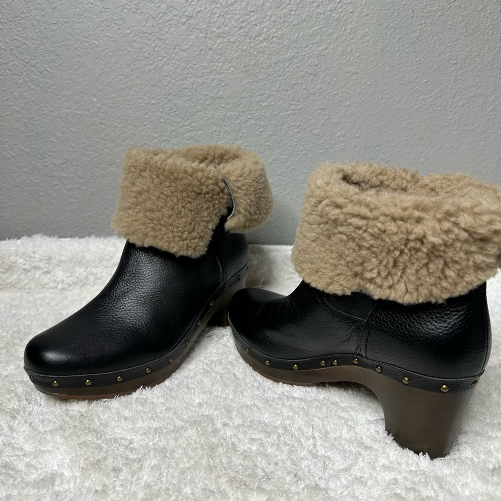 UGG Australia Amoret Black Sheepskin Leather Studded Clog Boots Size 7